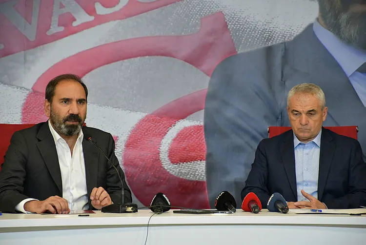 riza-calimbay-bu-yil-hedefimiz-hem-lig-hem-de-avrupa-kupalari-1623225658987.jpg