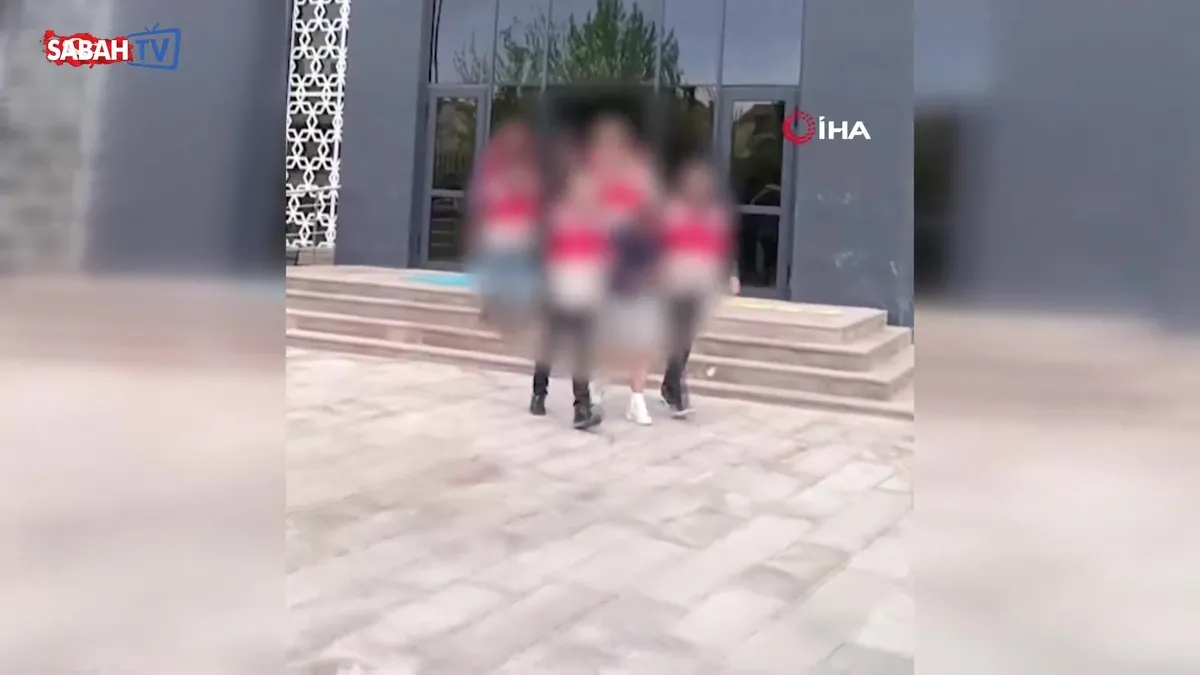 Çanakkale merkezli 92 milyon TL’lik yasa dışı bahis operasyonunda 5 şüpheli yakalandı | Video videosunu izle Çanakkale merkezli 92 milyon TL’lik yasa dışı bahis operasyonunda 5 şüpheli yakalandı | Video videosunu izle