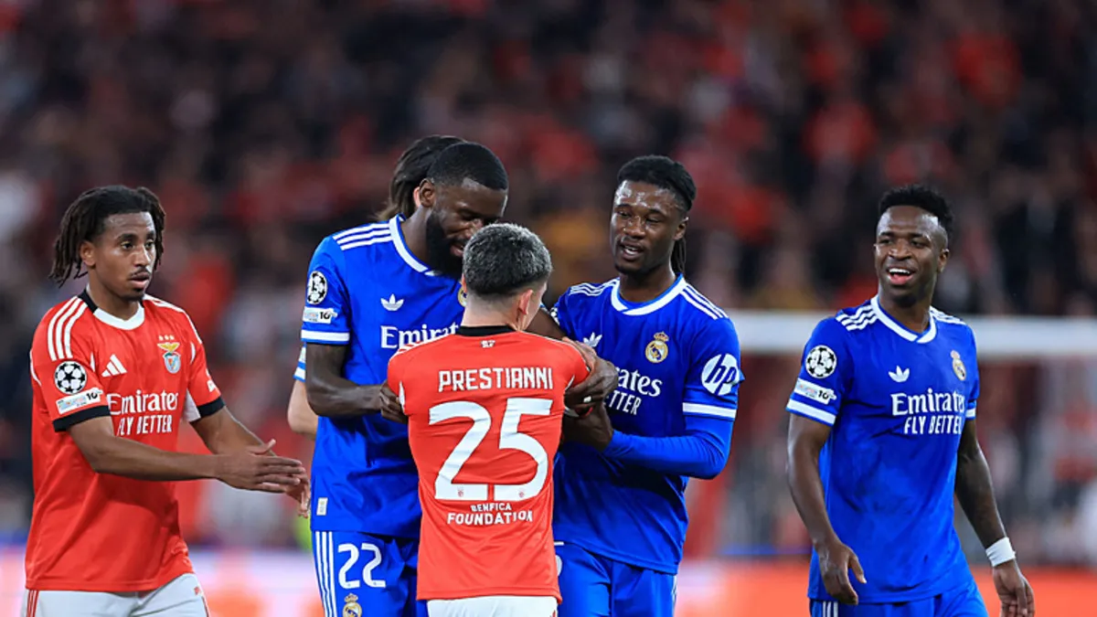 Benfica-Real Madrid maçında ırkçılık krizi! Vinicius Junior sahayı terk etti… Benfica-Real Madrid maçında ırkçılık krizi! Vinicius Junior sahayı terk etti…