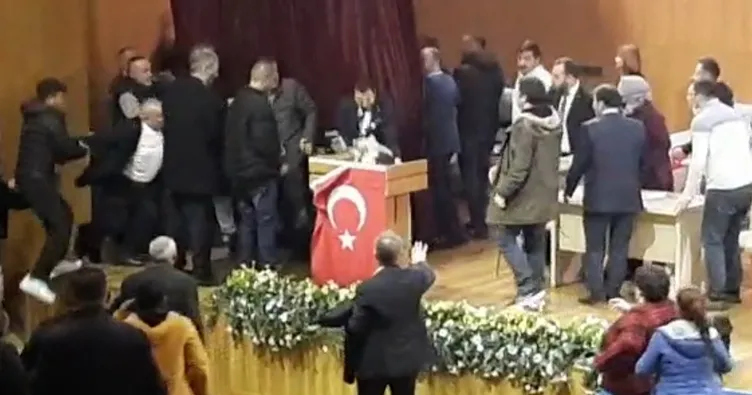 İYİ Parti’de büyük skandal: Kongrede bayıltan dayak! Üyelerin kucağında dışarıya çıkarıldı