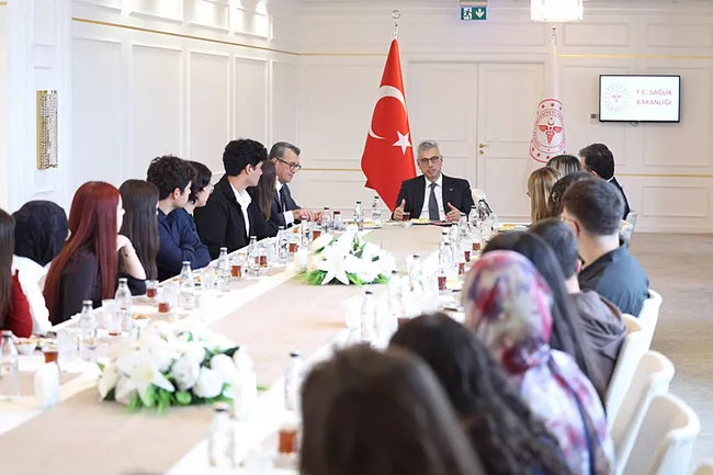 bakan-memisoglu-saglik-sistemimiz-gunde-3-milyon-insana-dokunuyor-1790782318622.jpeg Bakan Memişoğlu: “Sağlık sistemimiz günde 3 milyon insana dokunuyor”