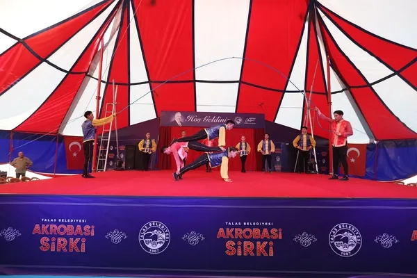 akrobasi-sirkini-4-gunde-3-bin-kisi-izledi-1661341744068.jpg