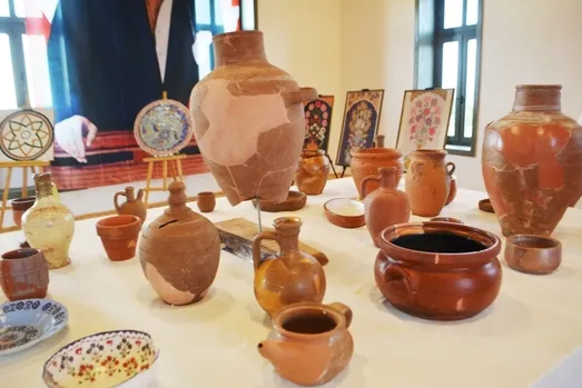 ayvalikta-bau-mimari-ve-restorasyon-programi-ogrencilerinden-muthis-sergi-1688575650859.jpeg
