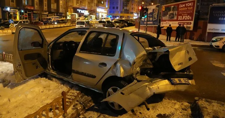 Erzurum’da kar yağışı sonrası 17 ayrı kazada 48 araç birbirine girdi!