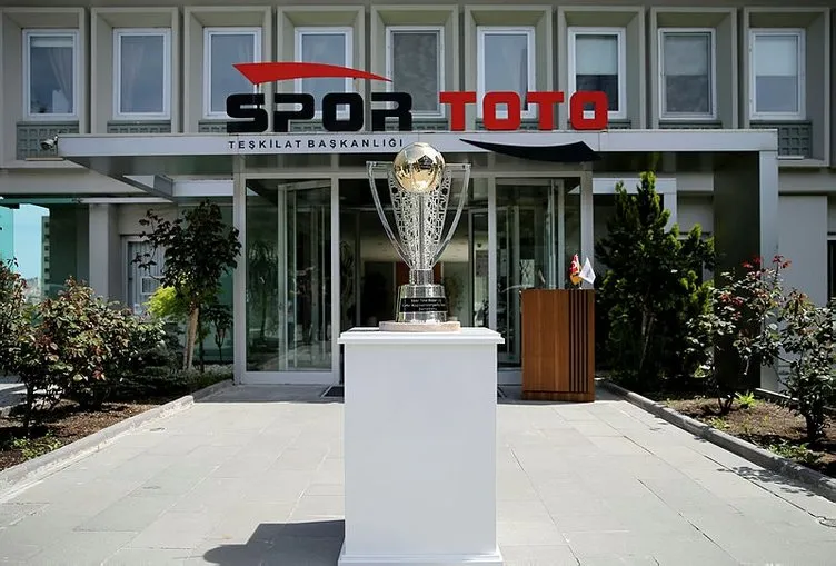 Spor Toto Süper Lig 2018/2019 şampiyonluk kupası görücüye çıktı