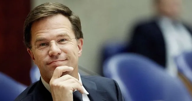 Son dakika: Hollanda'da koalisyon hükümeti istifa etti