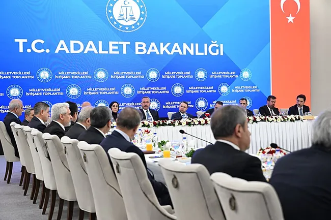 bakan-gurlek-acikladi-uyusturucu-sucundan-hukumlu-kisiler-icin-yeni-uygulama-baslatildi-1777491071454.jpeg