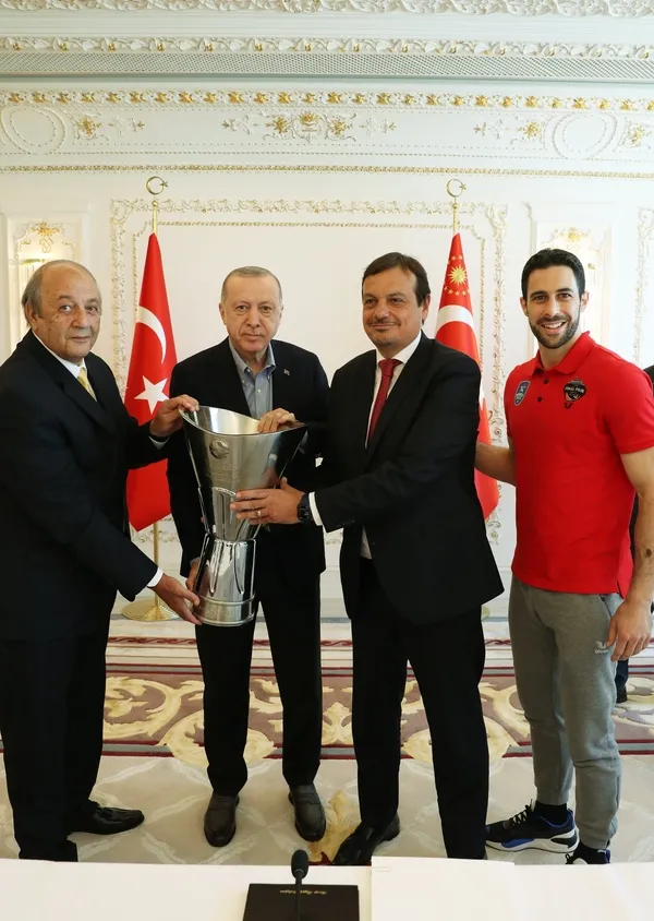 ergin-ataman-sarp-operasyonunu-sabaha-anlatti-cumhurbaskani-erdogana-buyuk-ovgu-1623569002815.jpg