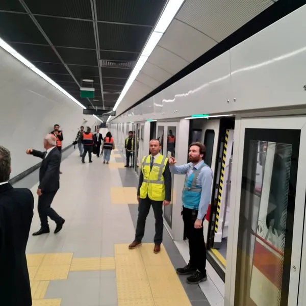 ulastirma-ve-altyapi-bakani-abdulkadir-uraloglu-istanbulda-halkali-istanbul-havalimani-metro-hattinda-inceleme-1761833927193.jpg
