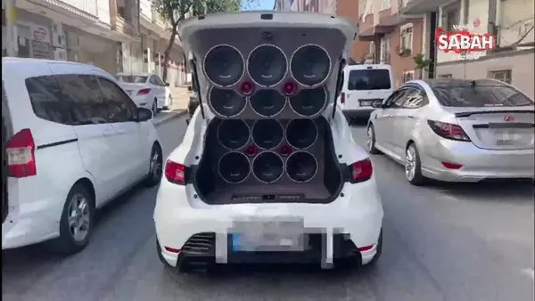 Yüksek sesle müzik açıp trafiğin akışını engellemişlerdi… Üç sürücüye iki bin 156 lira ceza kesildi | Video