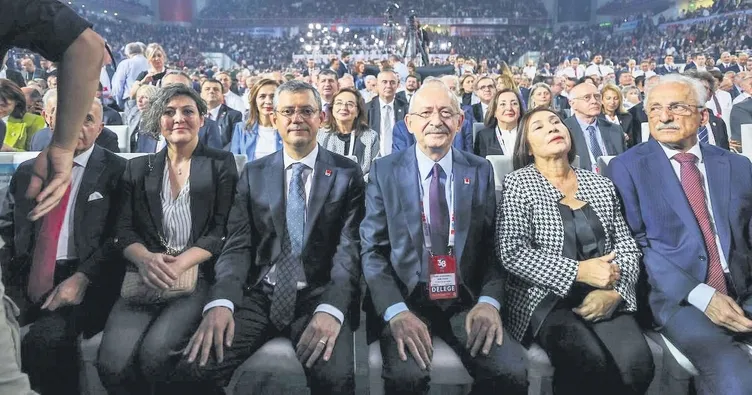 Delegelere pusulayla fotoğraf çektirdiler