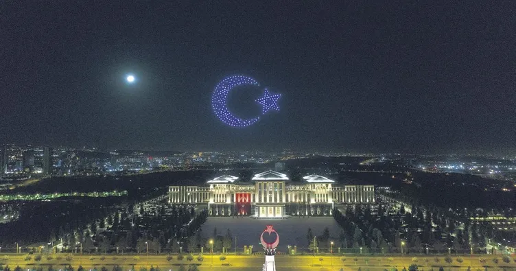 300 İHA ile muhteşem gösteri