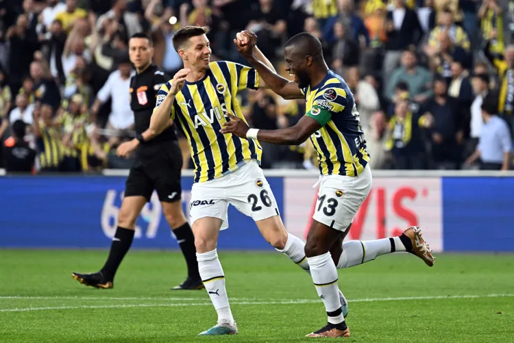 enner-valencia-fenerbahceden-rekor-kirarak-ayrildi-1686644260954.jpg