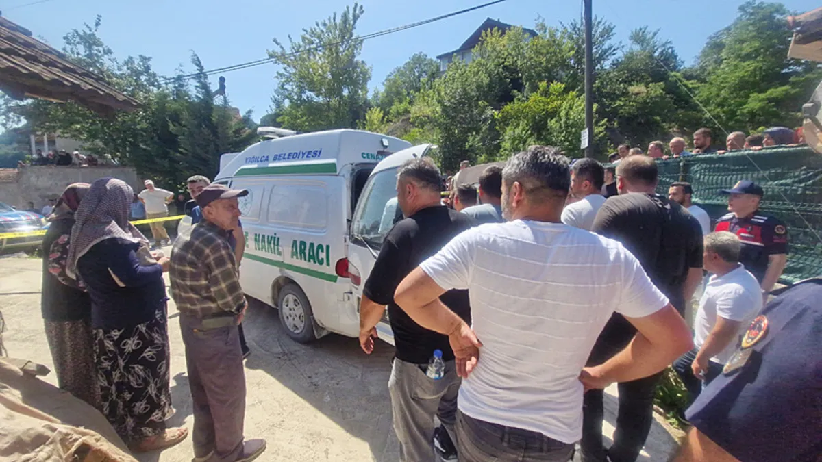 Düzce'de cinayet zanlısı jandarma tarafından gözaltına alınırken