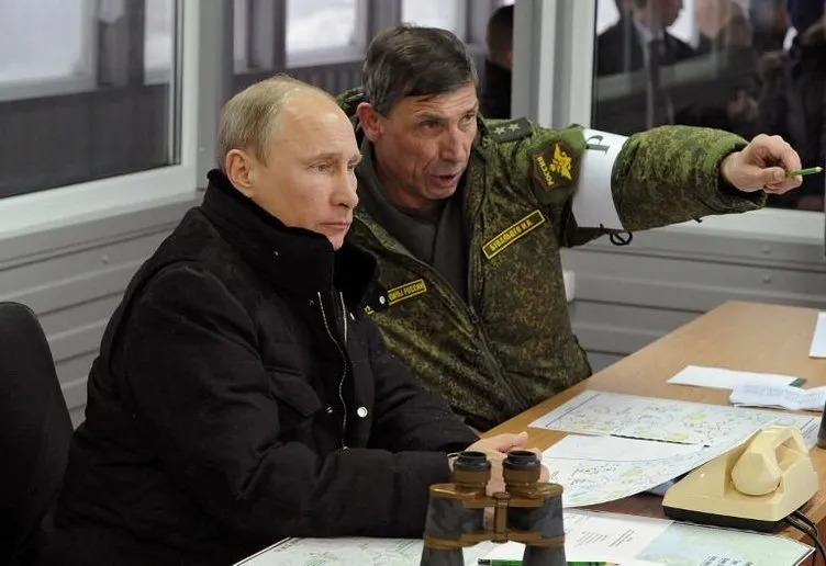 ’Başkomutan’ Putin’den askeri şov