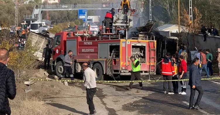 SON DAKİKA: Ağrı Tutak’ta korkunç kaza! TIR, tanker ve yolcu otobüsü feci şekilde çarpıştı: Ölü ve yaralılar var