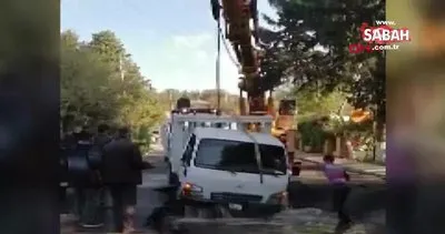 Muğla Bodrum’da su borusu patladı kamyonet çukura düştü! 3 kişi ölümden son anda kurtuldu | Video