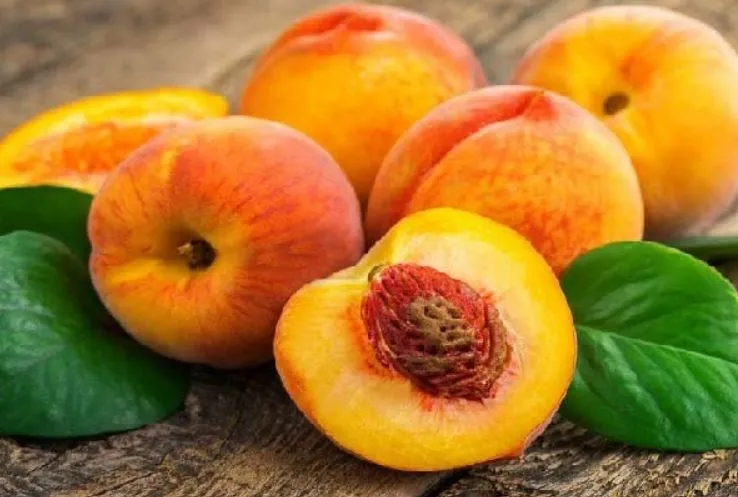 Ananas kendiliğinden organiktir ama şeftaliye dikkat!