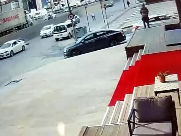 Kaçarken paraları yola saçıldı