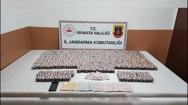 3-ilde-uyusturucu-operasyonu-465-bin-adet-uyusturucu-hap-ele-gecirildi-123-supheli-yakalandi-1770271886700.jpg