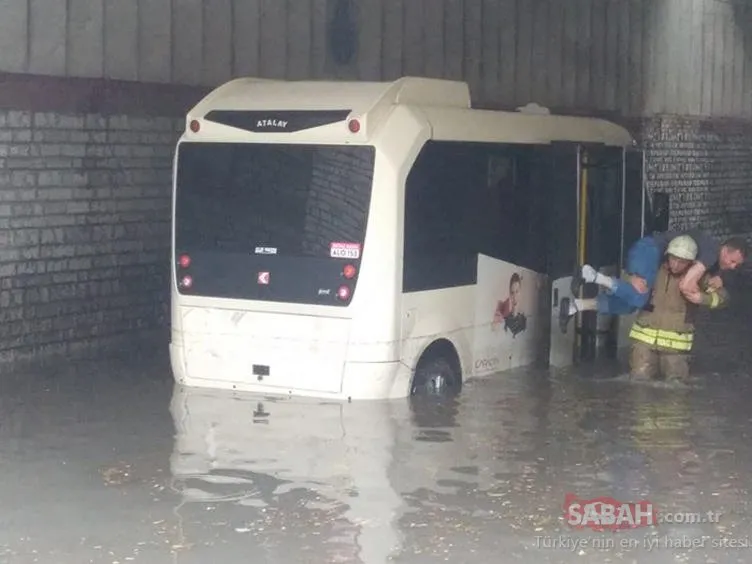 İstanbul’da sağanak yağış aniden bastırdı! Vatandaşlar zor anlar yaşadı...