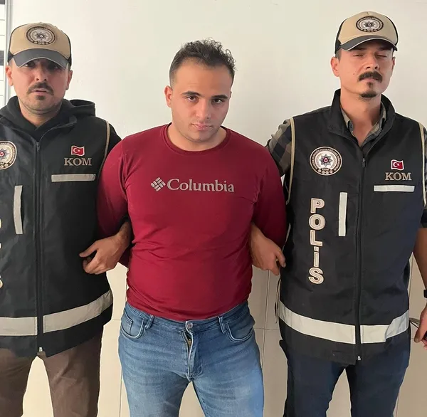 siirtte-kendini-mit-personeli-olarak-tanitan-21-yasindaki-genc-yakalandi-1698496407034.jpg