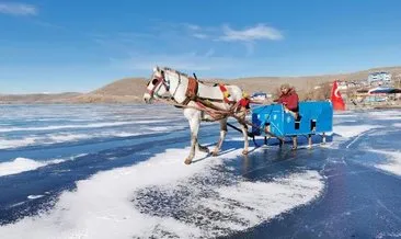 Dondurucu soğuklar sonrası Çıldır Gölü buz tuttu