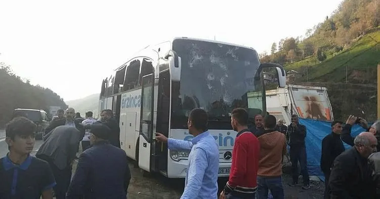 Hopa’da taraftar otobüsüne taşlı saldırı