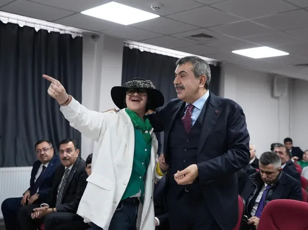 bakan-tekin-malatyada-gorme-engelli-ogrencilerle-bir-araya-geldi-1767794051741.jpg