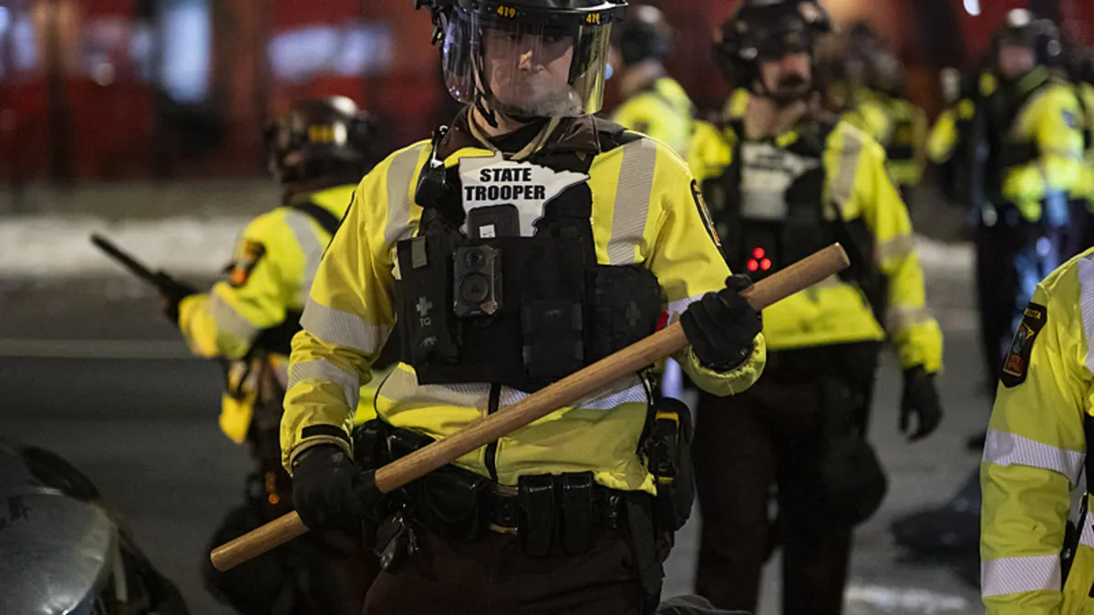 ABD siyasi krizin eşiğinde:Ülke genelinde bini aşkın protesto çağrısı!Eyalet-Federal gerilimi tırmanıyor ABD siyasi krizin eşiğinde:Ülke genelinde bini aşkın protesto çağrısı!Eyalet-Federal gerilimi tırmanıyor