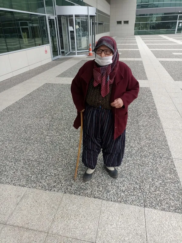 ayse-teyze-5inci-dolandiricidan-kurtulamadi-1637312142330.jpg
