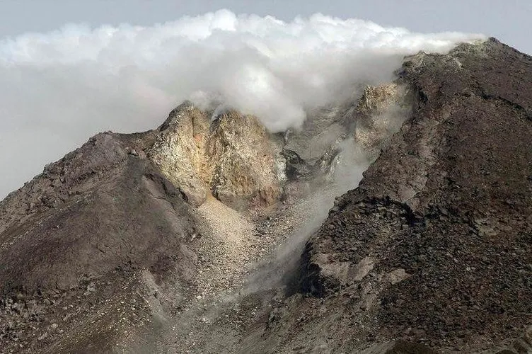 Endonezya’da volkan patlaması