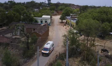Hindistan’da yolcu otobüsünü alevler sardı