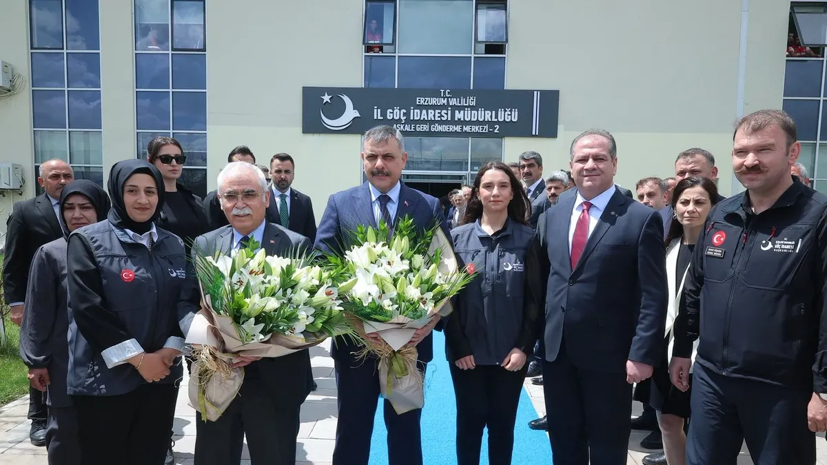 İçişleri Bakanı Çiftçi, Aşkale geri gönderme merkezini ziyaret etti İçişleri Bakanı Çiftçi, Aşkale geri gönderme merkezini ziyaret etti