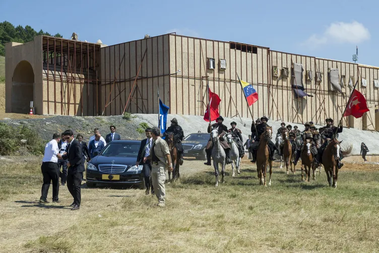 Venezuela Devlet BaÅkanı Nicolas Maduro'dan DiriliÅ ErtuÄrul setine ziyaret