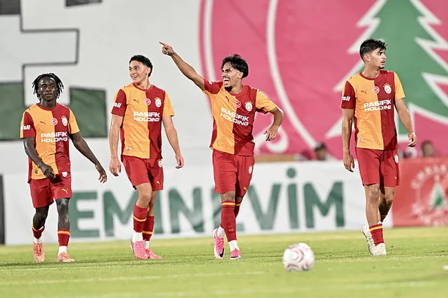 galatasaray-umraniyesporu-5-golle-gecti-lesley-ugochukwu-ilk-kez-1784318417230.jpeg