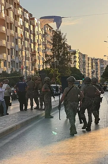 Bankada 5 kişiyi rehin aldı