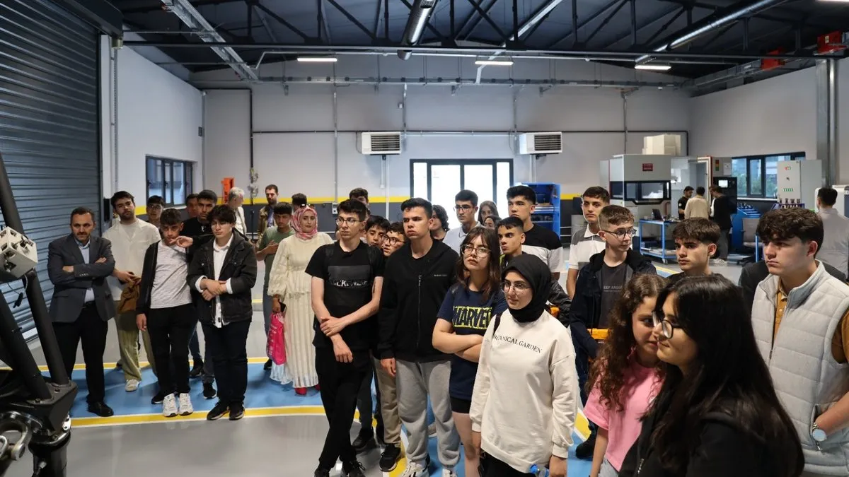 Muş Vakfı başarılı öğrencileri İstanbul'da ağırladı Gençler Bilimle Gençlerle Geleceğe