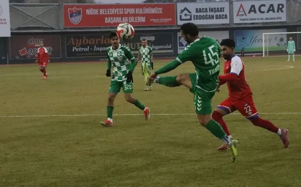 nigde-belediyesi-spor-kirsehir-fsk-ile-puanlari-paylasti-1765572969172.jpg