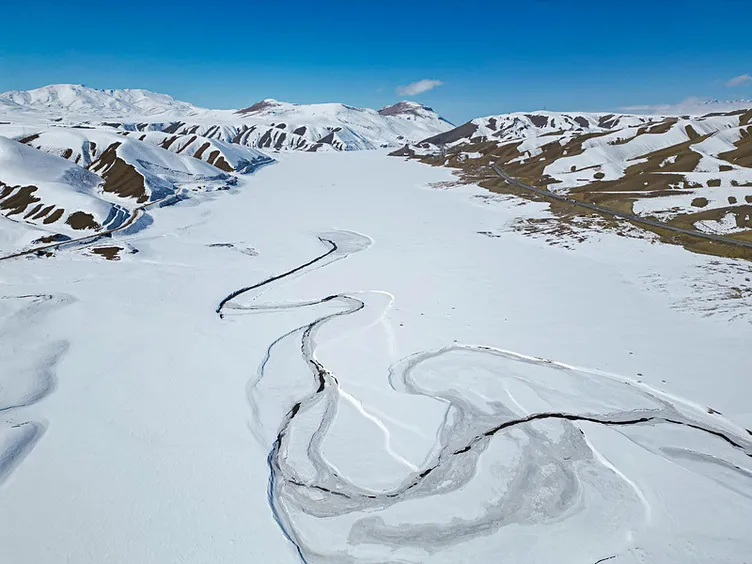 Sibirya değil Türkiye! Van dün gece buz tuttu: Termometreler eksi 31 dereceyi gördü!