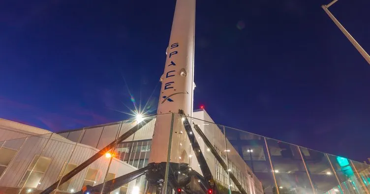 SpaceX, Blue Origin’e gözdağı verdi! Astronot olmayan 4 kişiyi uzaya gönderdi