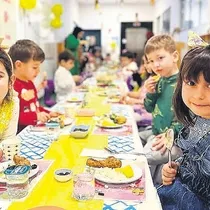 İftar saatine koşan küçük ayaklar