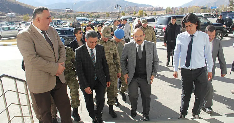 Vali Ustaoğlu’ndan yaralı askere ziyaret