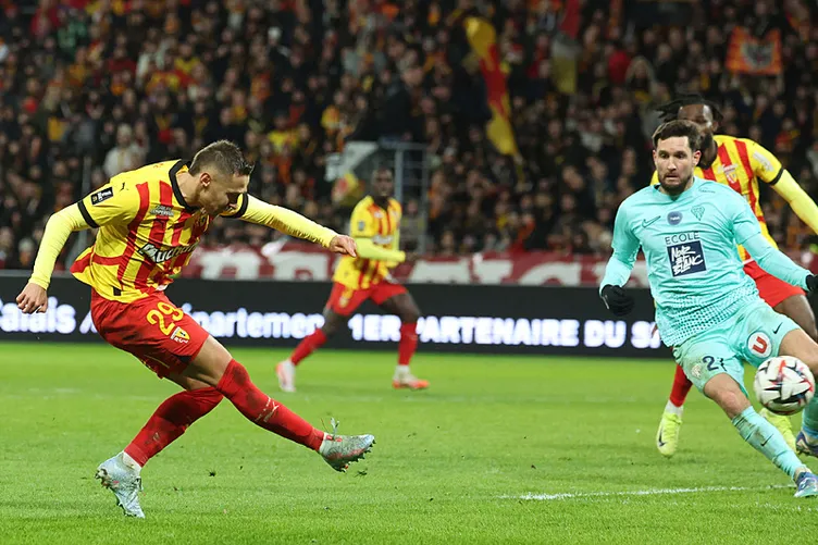 Son dakika haberi: Galatasaray’da transfer bilmecesi! İşte sağ bek adayları...