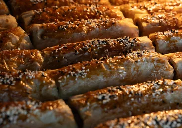Çay saatinizin en güzel eşlikçisi: Patatesli börek tarifi