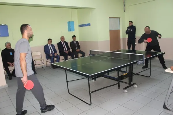 muglada-hukumlulere-masa-tenisi-turnuvasi-duzenlendi-1669994996757.jpeg