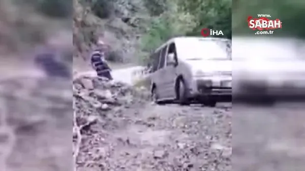 Artvin’de etkili olan sağanak yağış köy yolunu ulaşıma kapattı | Video