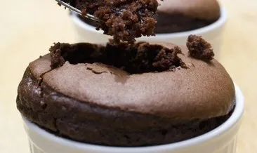 5 malzemeli kek tarifi: Damaklarınızda şölen yaratacak bir lezzet! Sadece 5 dakikada hazır...