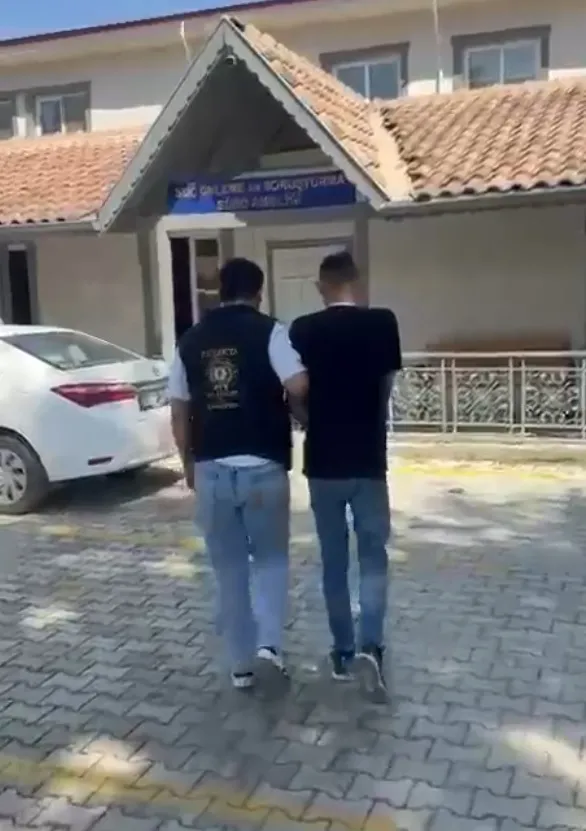 hatay-emniyetinden-kacaklara-gecit-yok-antakyada-aranan-3-firari-yakalandi-1791556545516.jpg