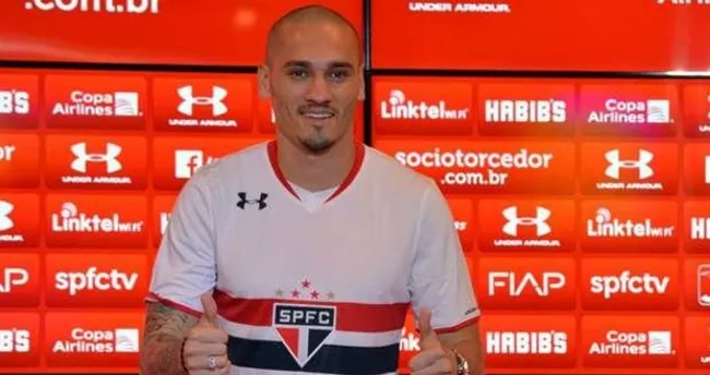 Ahmet’in yanına Maicon!
